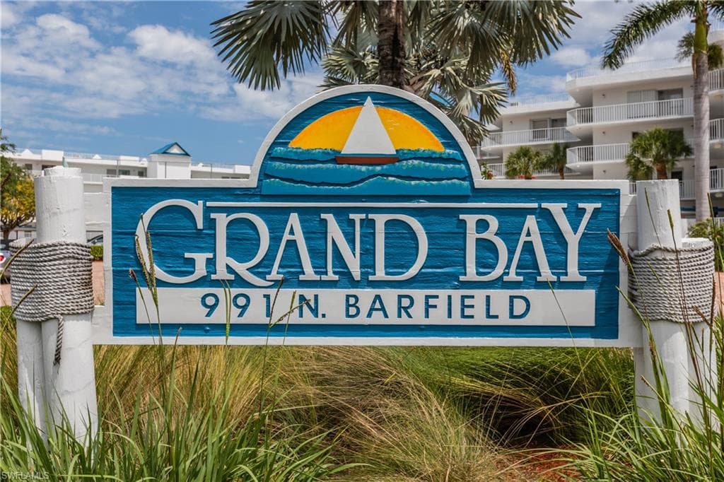 991 Barfield Dr 302, Marco Island, FL 34145-31