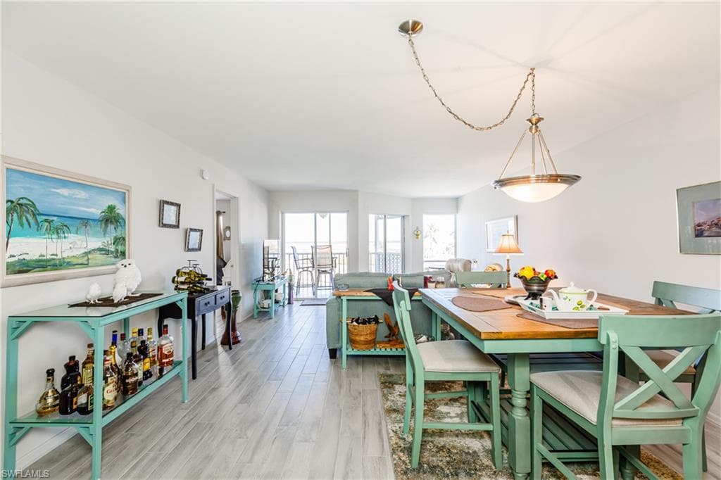 991 Barfield Dr 302, Marco Island, FL 34145-4