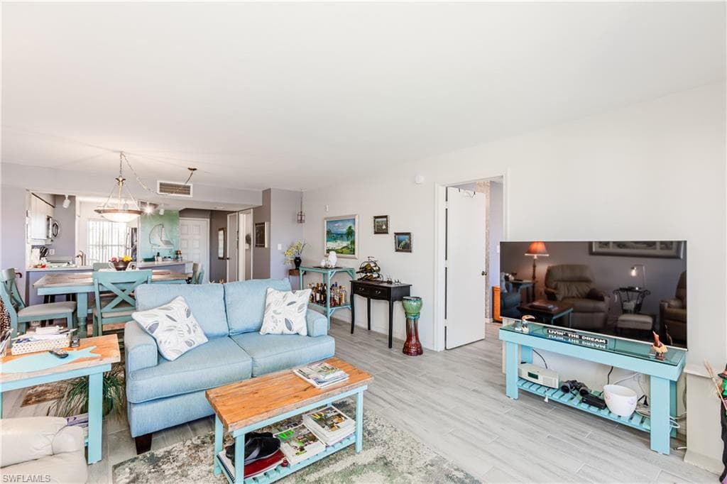 991 Barfield Dr 302, Marco Island, FL 34145-5