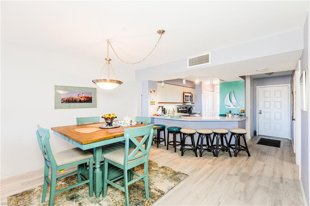 991 Barfield Dr 302, Marco Island, FL 34145-6