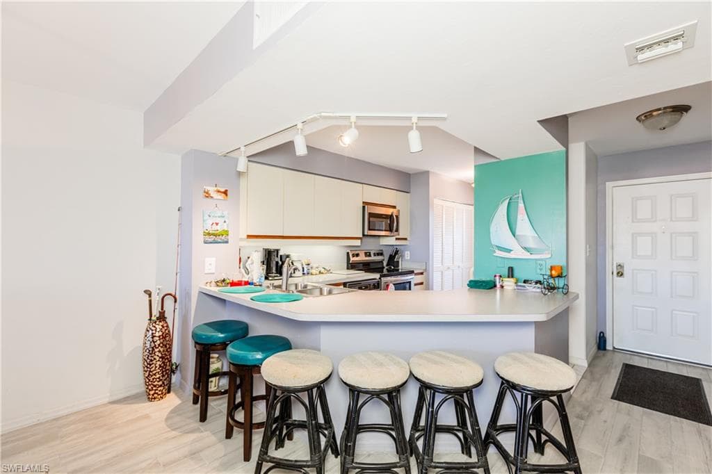 991 Barfield Dr 302, Marco Island, FL 34145-7