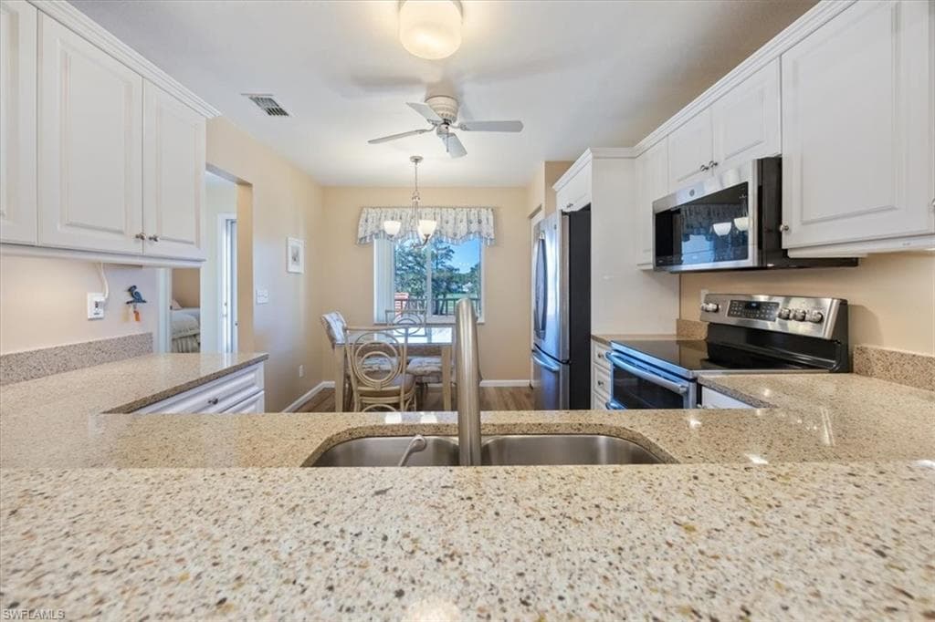700 Saratoga Cir B-204, Naples, FL 34104-12