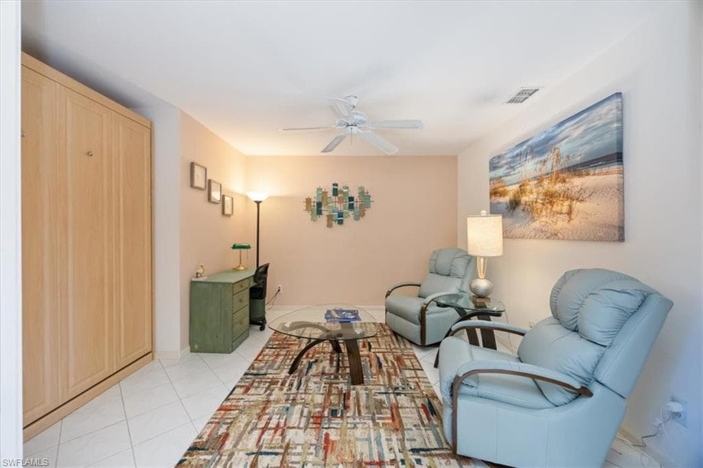 700 Saratoga Cir B-204, Naples, FL 34104-13