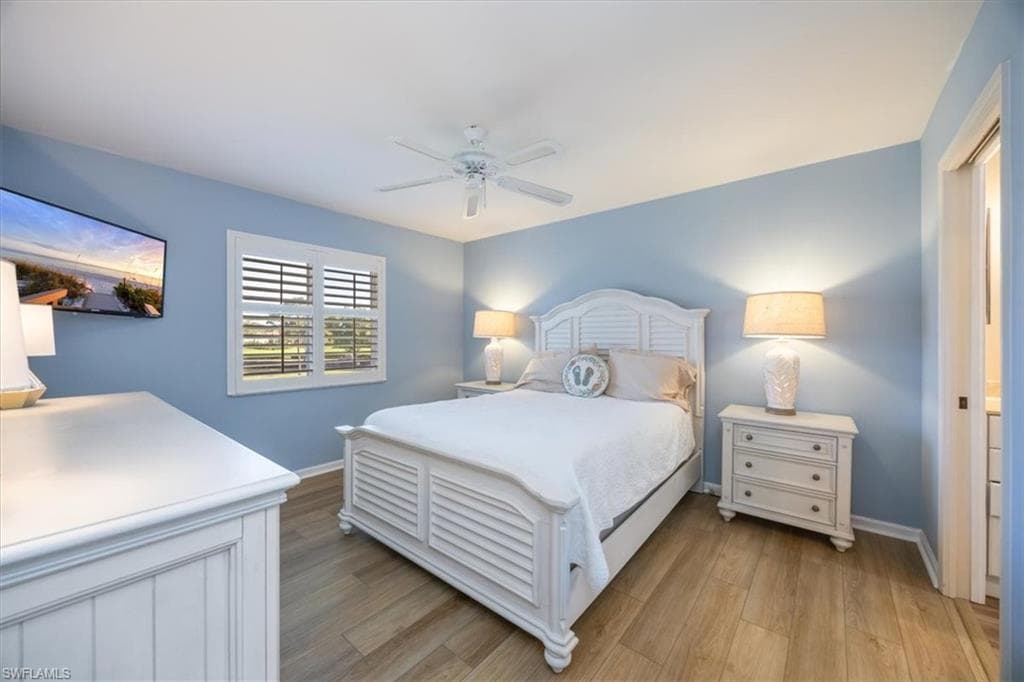 700 Saratoga Cir B-204, Naples, FL 34104-15