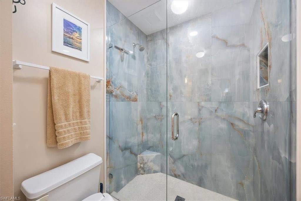 700 Saratoga Cir B-204, Naples, FL 34104-18