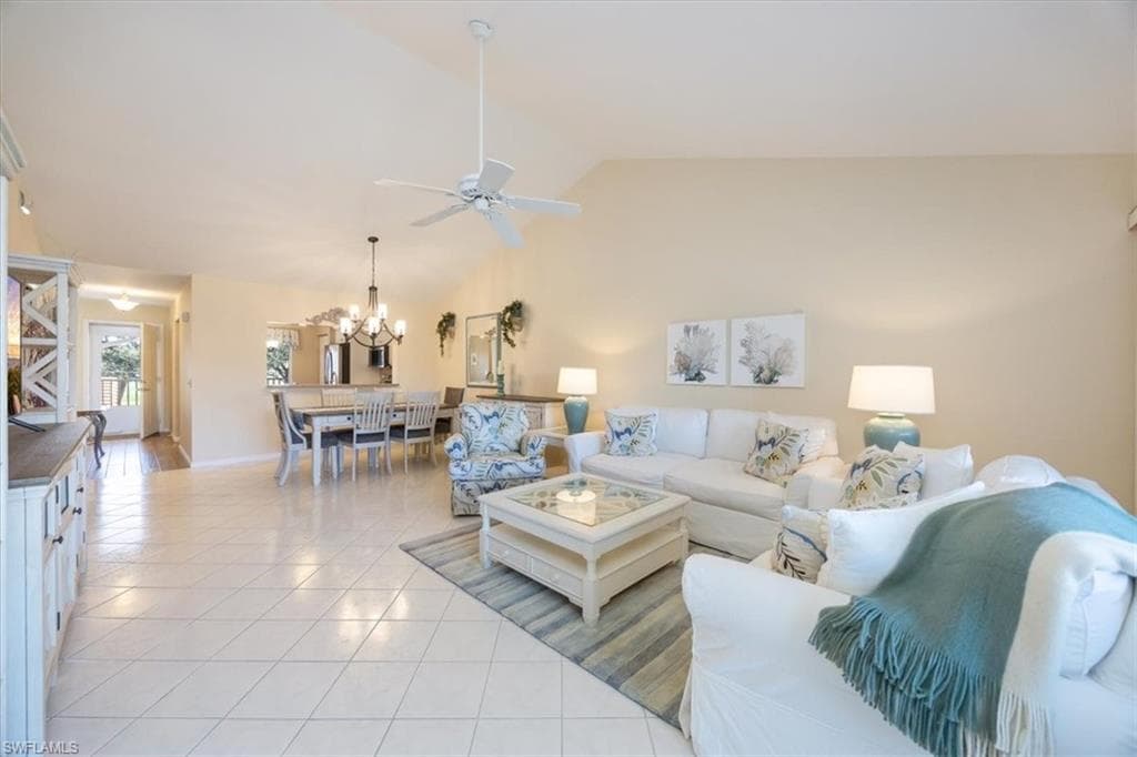 700 Saratoga Cir B-204, Naples, FL 34104-3