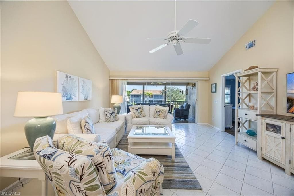 700 Saratoga Cir B-204, Naples, FL 34104-4