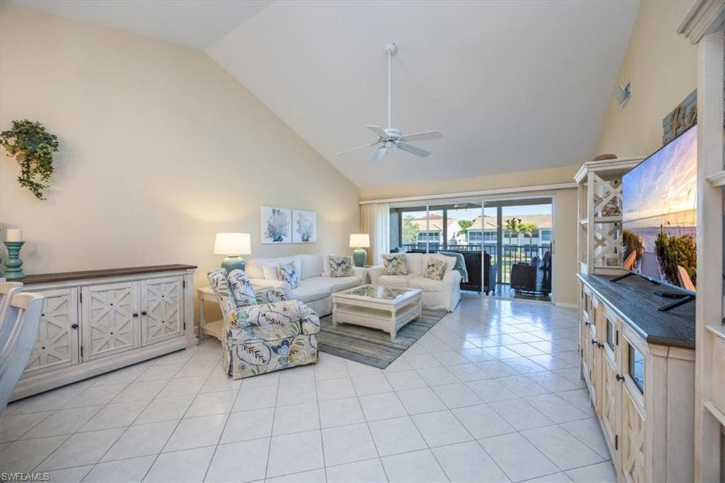 700 Saratoga Cir B-204, Naples, FL 34104-5