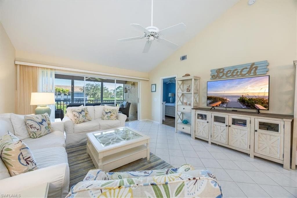 700 Saratoga Cir B-204, Naples, FL 34104-6