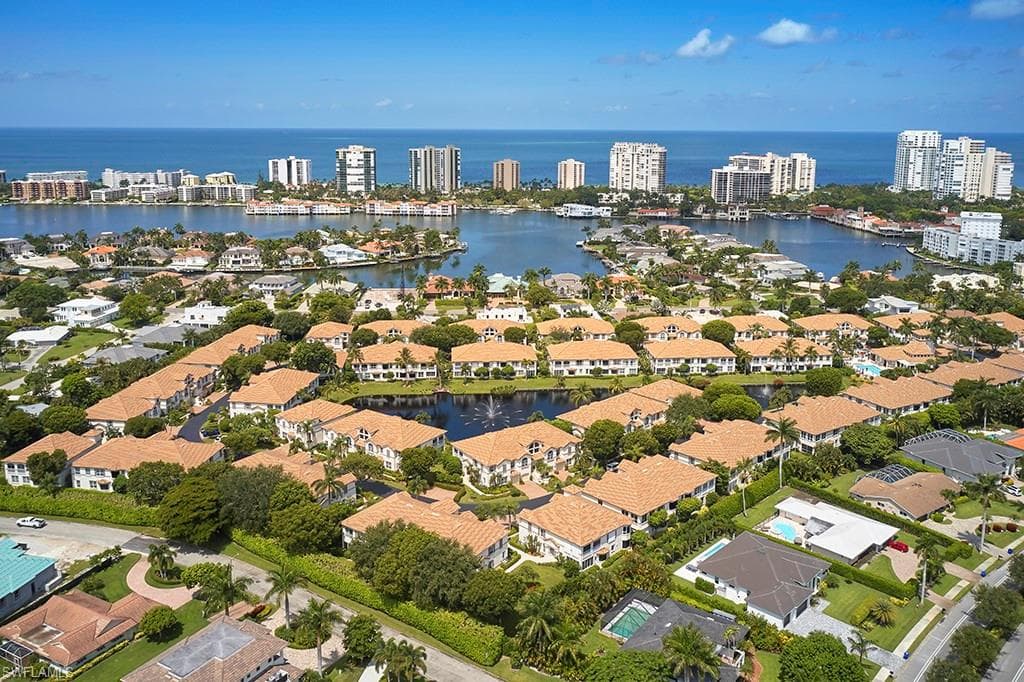 231 Colonade Cir, Naples, FL 34103-18