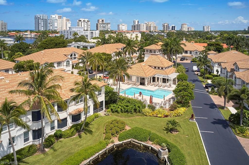 231 Colonade Cir, Naples, FL 34103-19