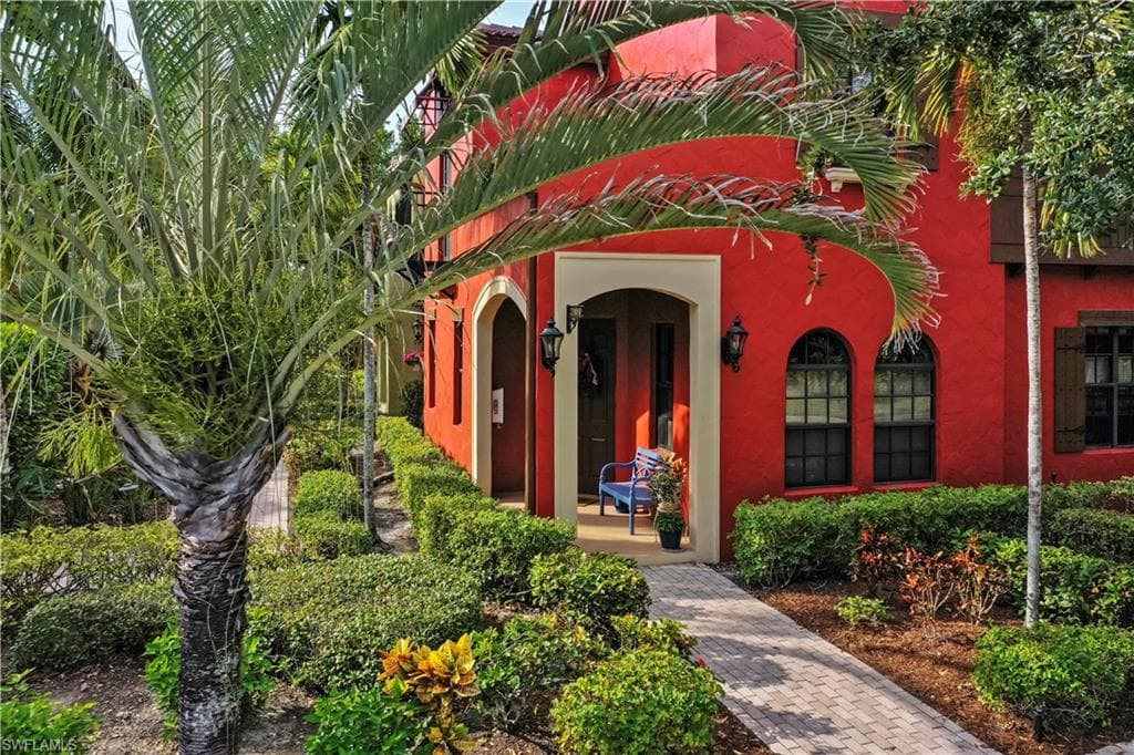 8945 Malibu St 201, Naples, FL 34113-4