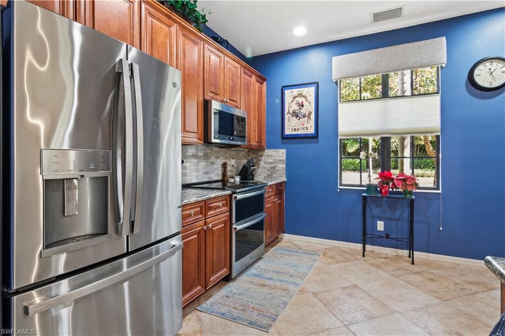 8945 Malibu St 201, Naples, FL 34113-8