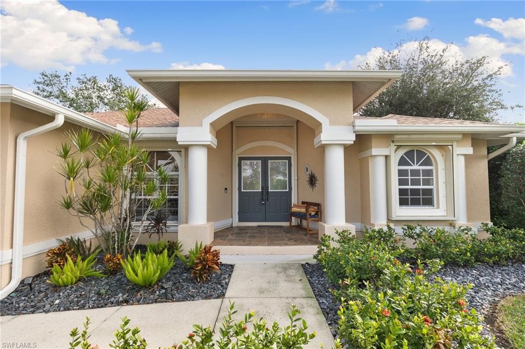 5 Tahiti Rd, Marco Island, FL 34145-4