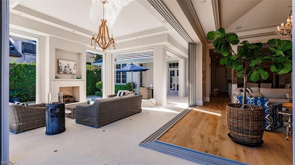 1935 7th St S, Naples, FL 34102-35