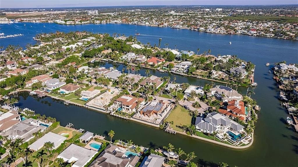 1935 7th St S, Naples, FL 34102-2