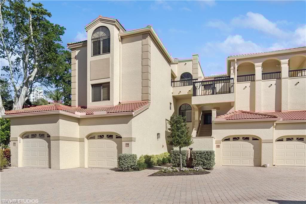 7048 Pelican Bay Blvd C-105, Naples, Fl 34108-3