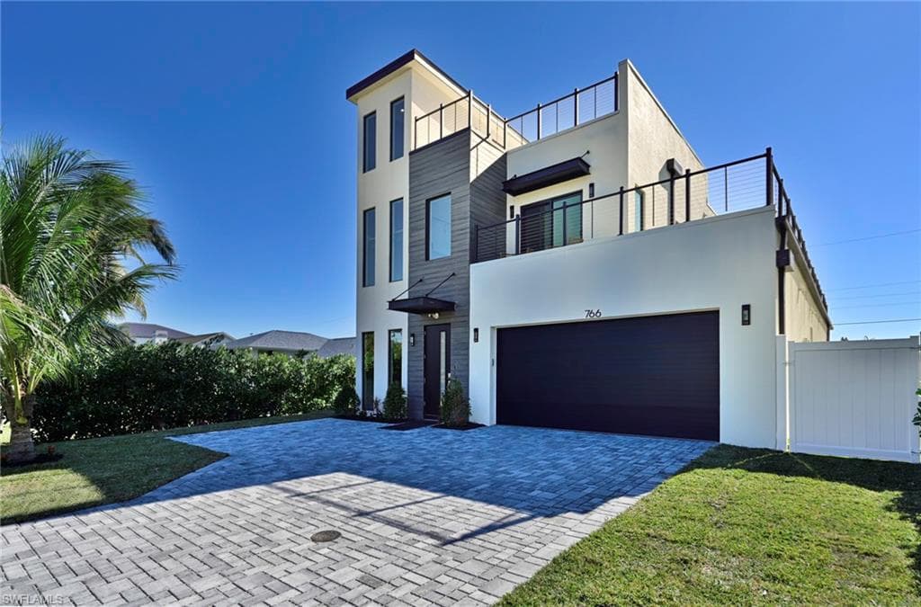 766 111th Ave N, Naples, FL 34108-2