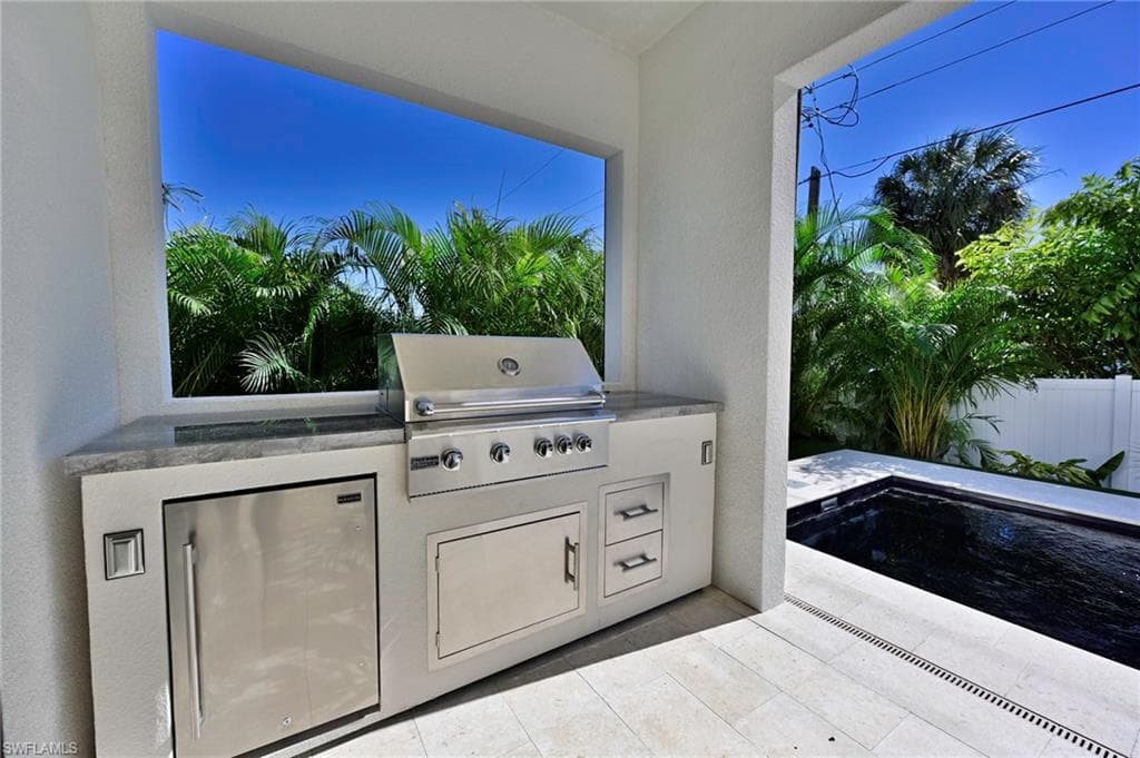 766 111th Ave N, Naples, FL 34108-32
