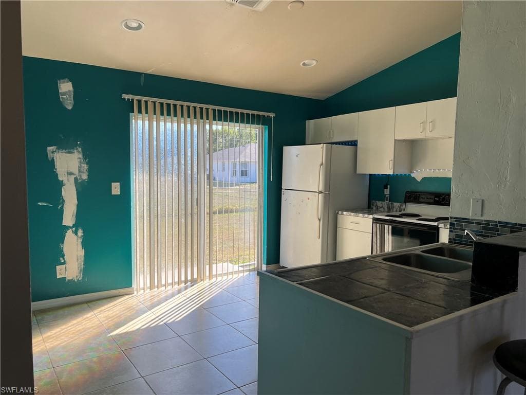 725 Fargo Dr, Fort Myers, FL 33913-4