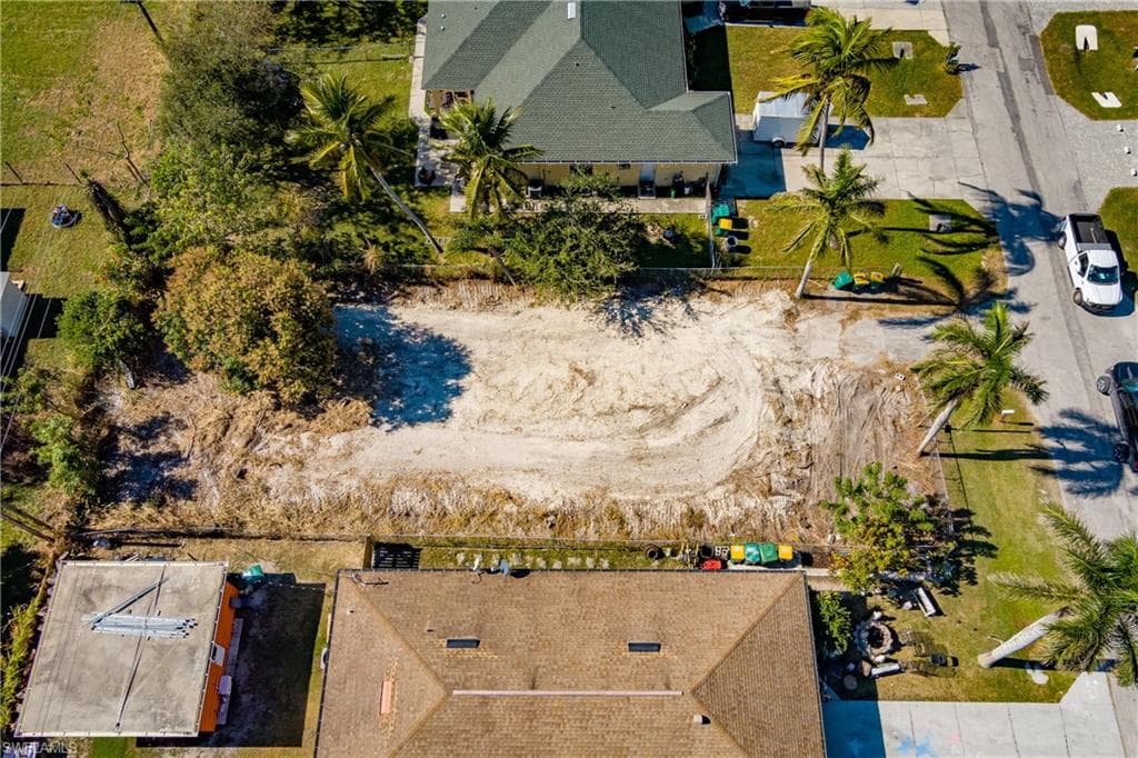 2528 Storter Ave, Naples, FL 34112-4