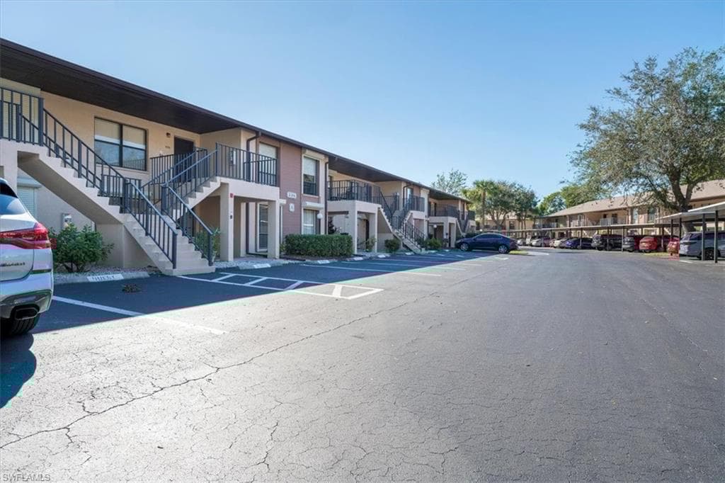 236 Pebble Beach Cir A102, Naples, FL 34113-30