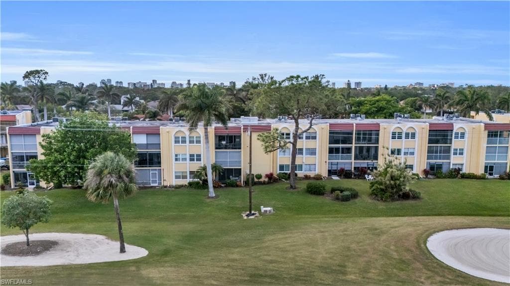 1085 Forest Lakes Dr 8303, Naples, FL 34105-19