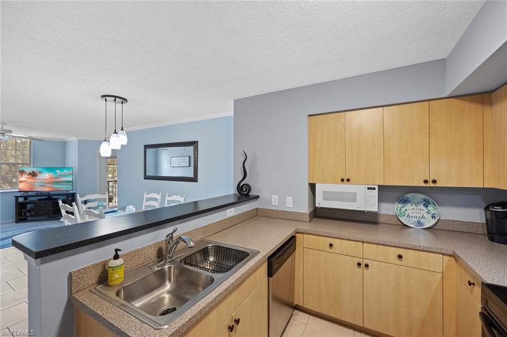 8635 River Homes Ln 2205, Bonita Springs, FL 34135-9