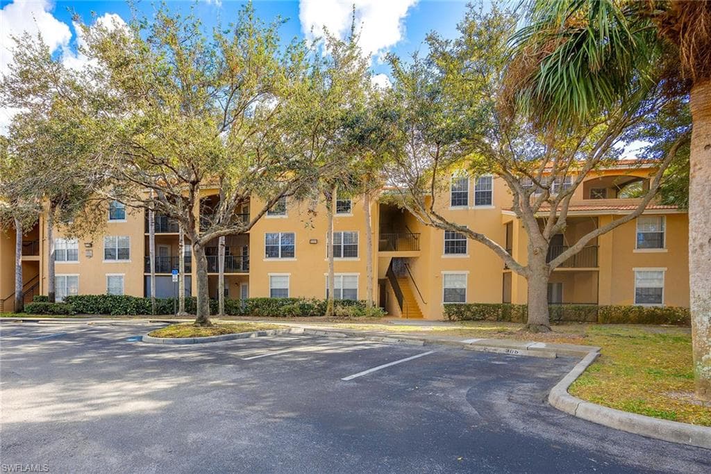 8635 River Homes Ln 2205, Bonita Springs, FL 34135-1
