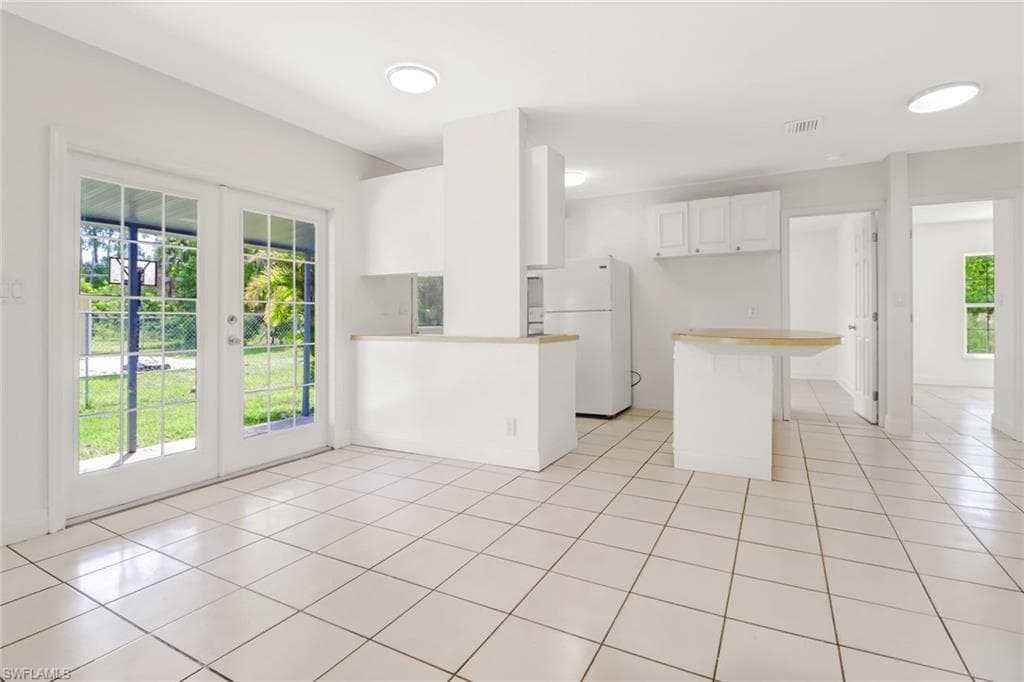 5330 Catts St, Naples, FL 34113-3