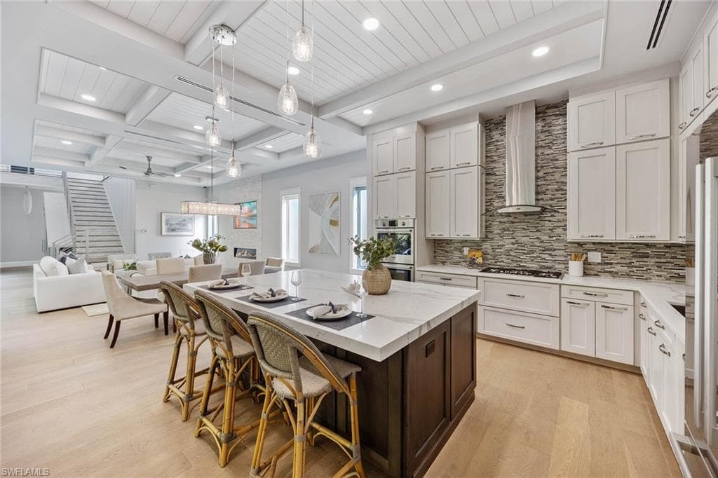 242 2nd Ave S, Naples, FL 34102-10