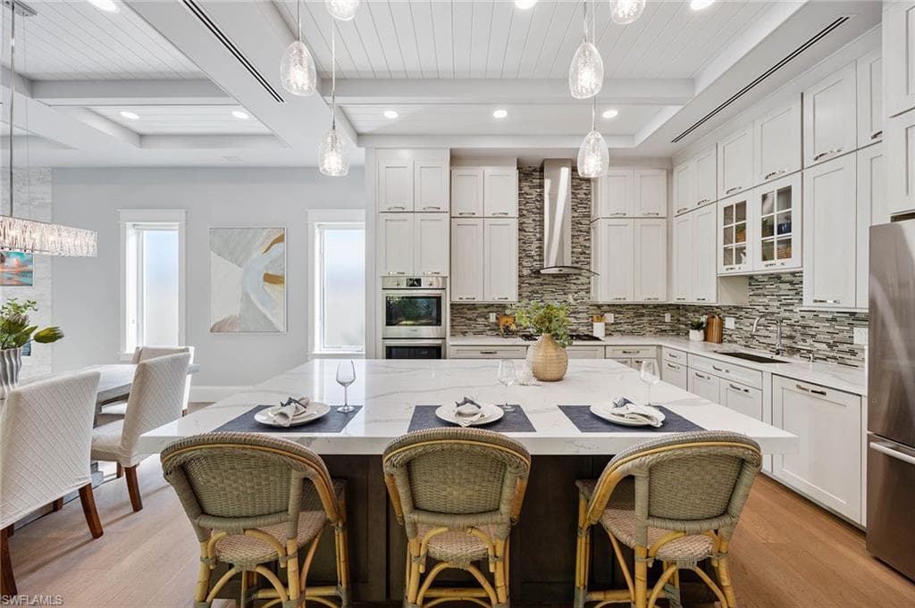 242 2nd Ave S, Naples, FL 34102-11