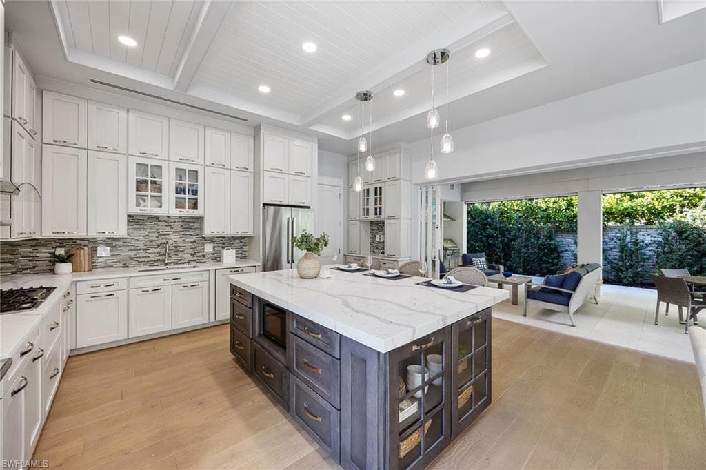 242 2nd Ave S, Naples, FL 34102-13