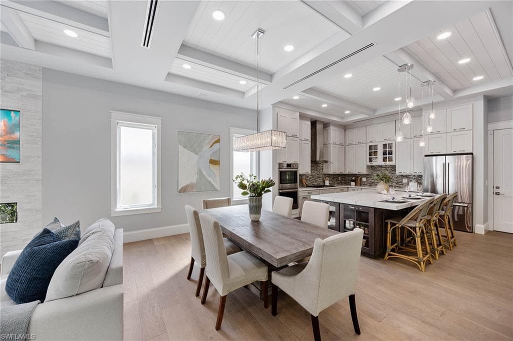 242 2nd Ave S, Naples, FL 34102-14