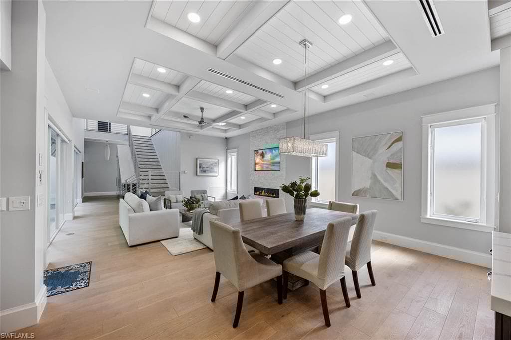 242 2nd Ave S, Naples, FL 34102-15