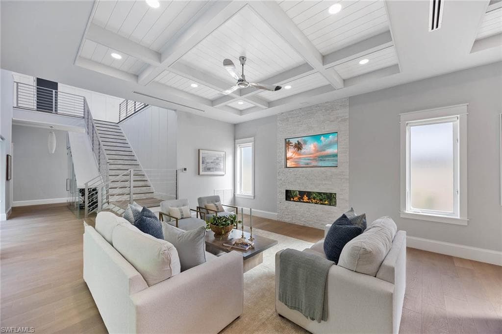 242 2nd Ave S, Naples, FL 34102-16
