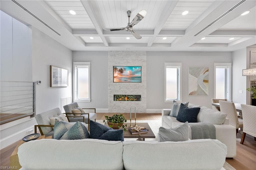 242 2nd Ave S, Naples, FL 34102-17