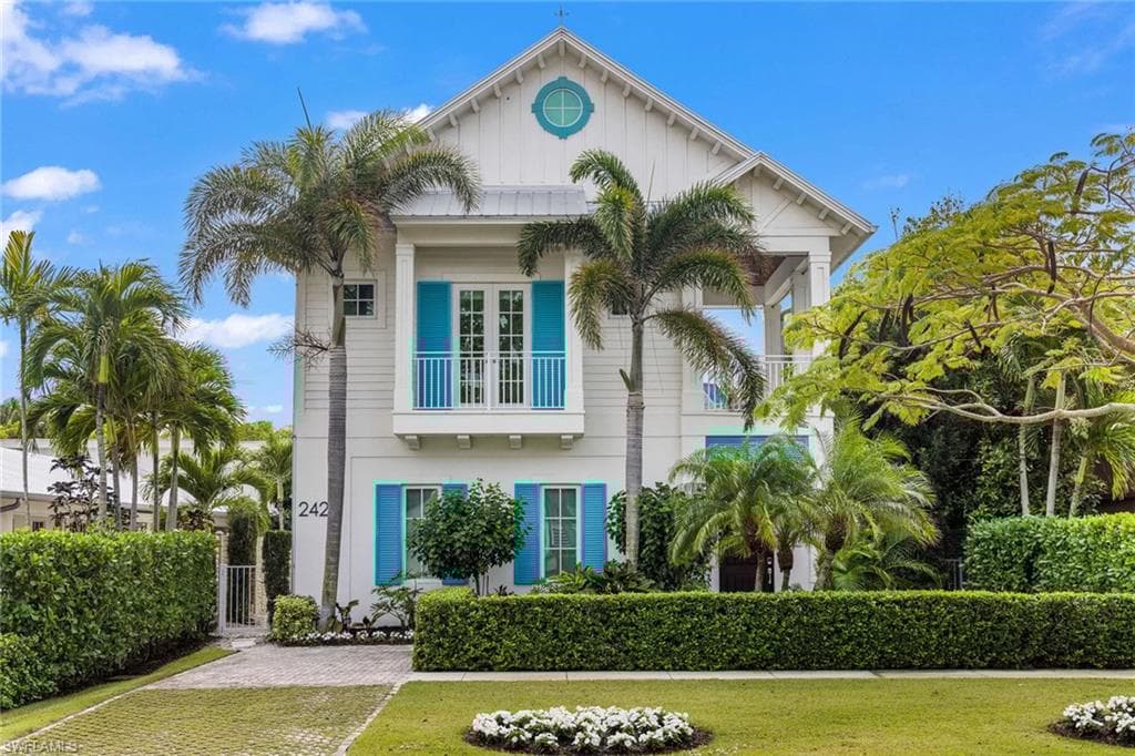 242 2nd Ave S, Naples, FL 34102-1