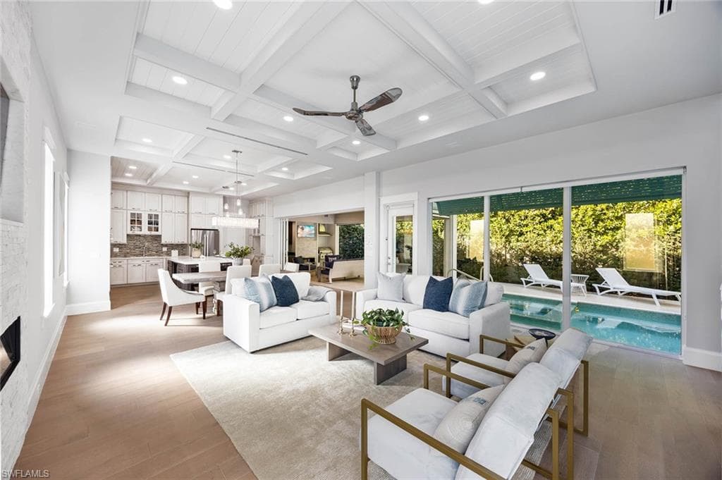242 2nd Ave S, Naples, FL 34102-19
