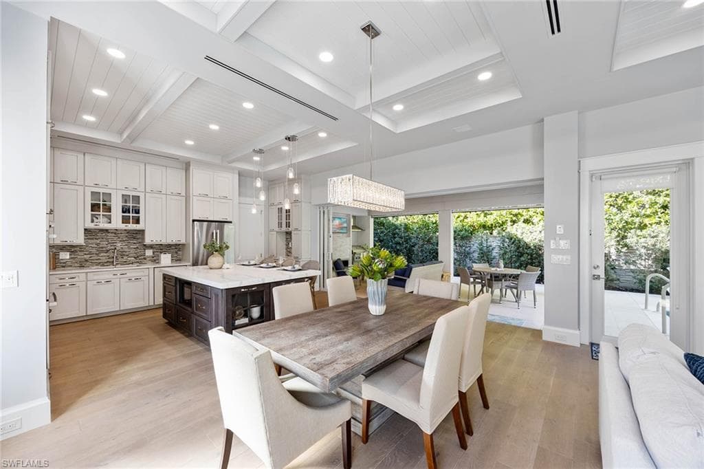 242 2nd Ave S, Naples, FL 34102-21