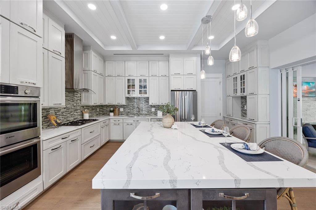 242 2nd Ave S, Naples, FL 34102-22