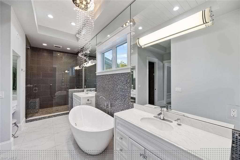 242 2nd Ave S, Naples, FL 34102-30