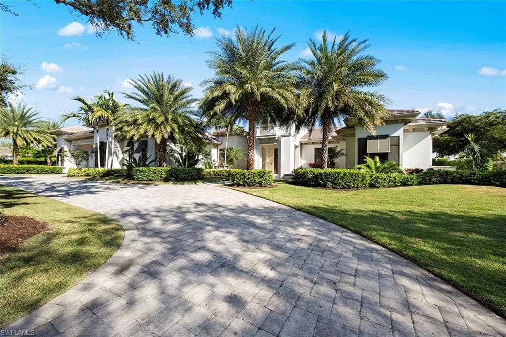 6188 Freemont Dr, Naples, FL 34119-4