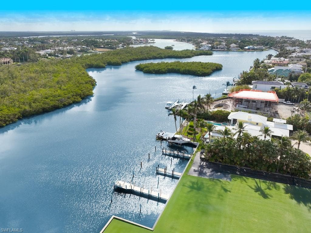 230 Champney Bay Ct, Naples, FL 34102-2