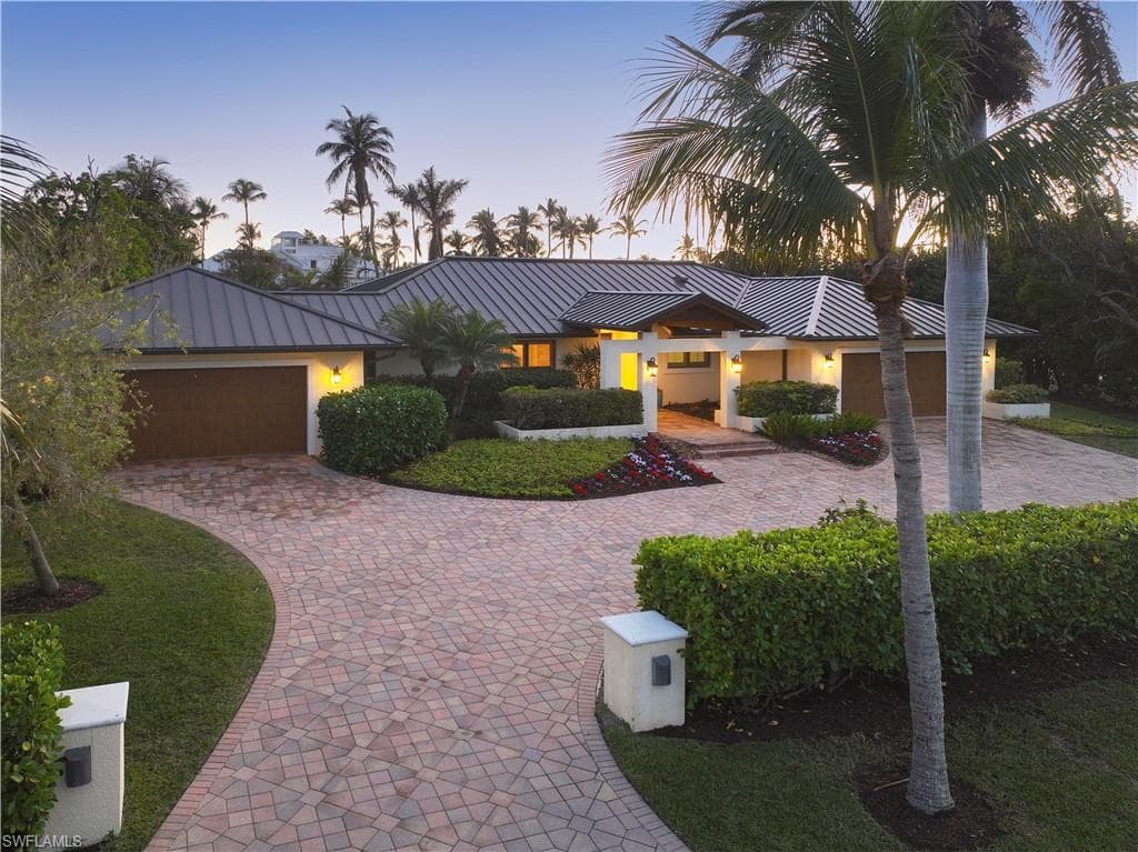 230 Champney Bay Ct, Naples, FL 34102-3