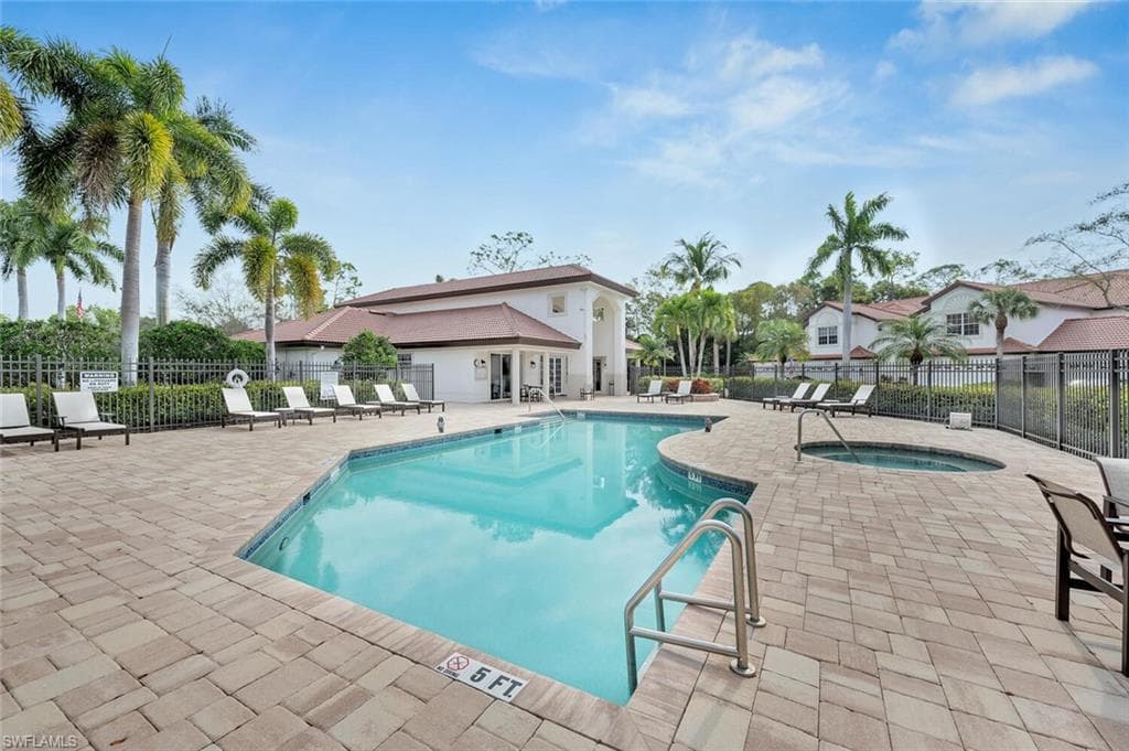 2165 Hawksridge Dr 1302, Naples, FL 34105-25