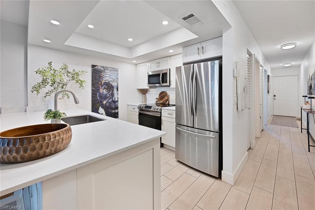 260 Southbay Dr 107, Naples, FL 34108-9