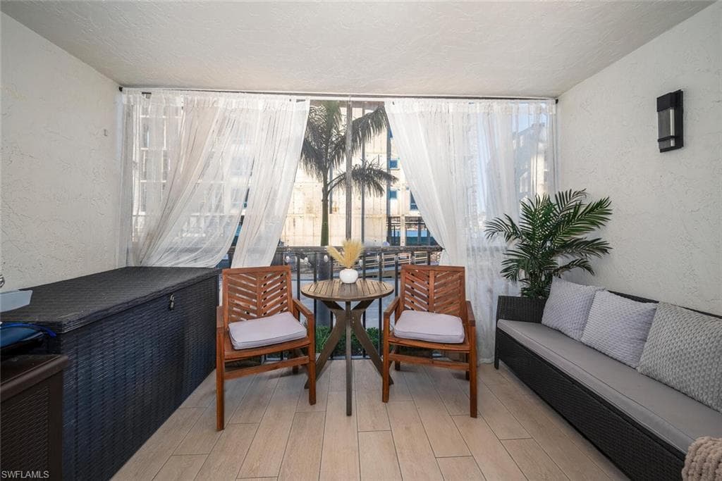 260 Southbay Dr 107, Naples, FL 34108-16