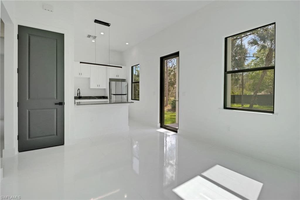 368 14th St SE, Naples, FL 34117-40
