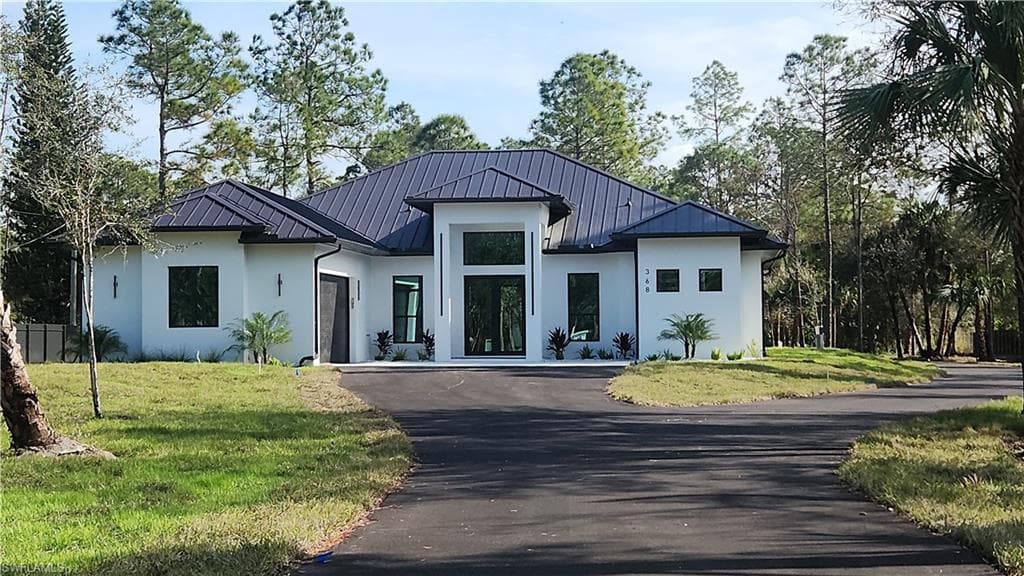 368 14th St SE, Naples, FL 34117-4